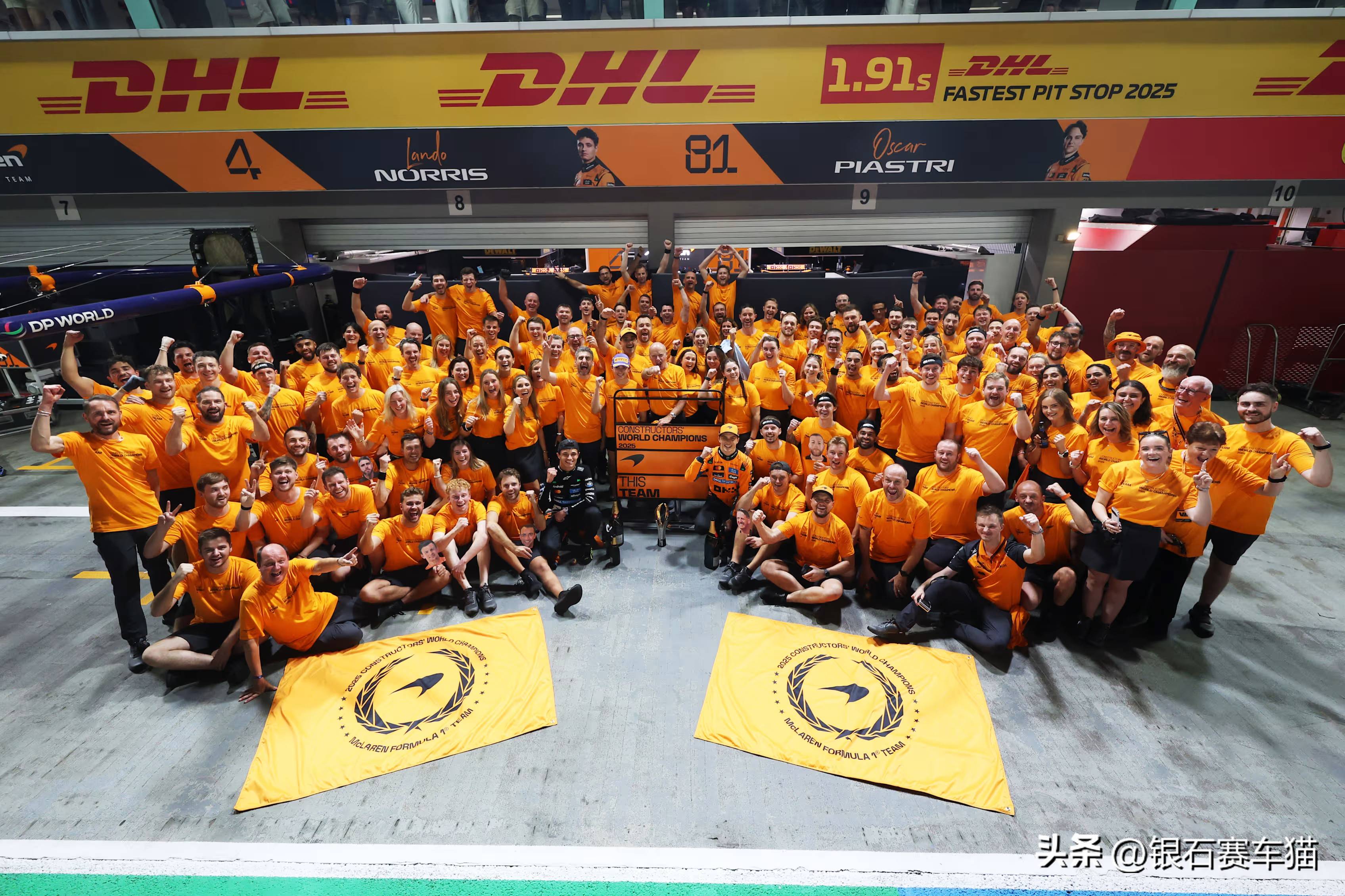 询问车队是, 通过无线电, 他强调 询问车队是, 通过无线电, 他强调