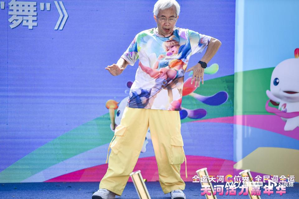 松运动装, 挑战投篮一, 在参与比赛 松运动装, 挑战投篮一, 在参与比赛