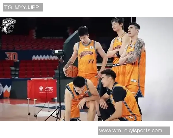 兵强将勇!上海男篮新赛季定妆照拍照花絮:王哲林、张镇麟及4外援出镜