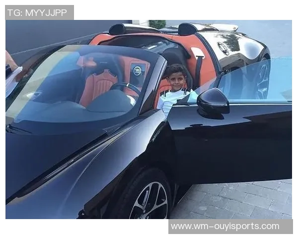 父亲送的？15岁的迷你罗晒出了自己的榜首辆车：兰博基尼